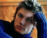 ������˹�����ٸ�(Alex Pettyfer)д��ͼƬ