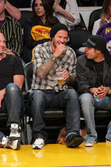 高清图：好莱坞众星为湖人加油 贝克汉姆拖伤腿助阵