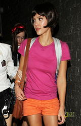 高清：明星万圣节造型曝光 “母老虎”蕾哈娜最雷人