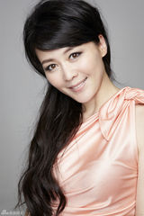 组图：李琳最新时尚大片 气质熟女显大气可人