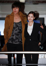 组图：李敏镐朴敏英具荷拉《城市猎人》公开拍摄