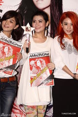 组图：S.H.E合体撑场张惠妹台北个唱