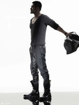 邵兵蓄须拍时尚大片 皮衣勾勒质感硬汉（组图） 