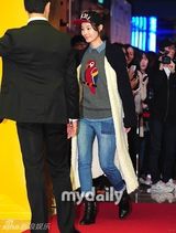 组图：李玹雨撑《结婚前夜》李准带可乐当观众