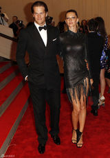 高清组图：纽约大都会庆典 吉赛尔-邦辰夫妇秀恩爱