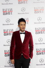 组图：杜淳芭莎之夜获大奖 丝绒西装帅气有型