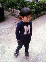 组图：华少爱子照片曝光 5岁米乐活泼可爱