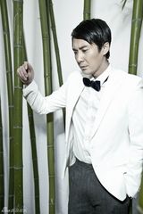 组图：张天其复古写真 展高贵成熟魅力