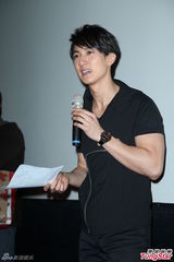 组图：吴尊粉丝包场《杨家将》现场互动融洽