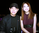 组图：李连杰现身时尚盛典 与龙女郎林鹏相见甚欢