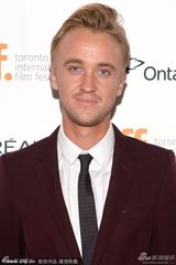 组图：菲尔德携女友亮相《寂寞心灵》首映