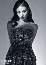 组图：倪妮黑白写真演绎娇艳梦幻女郎