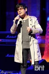 组图：Leif Garrett举办首尔演唱会 献热情舞台