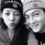 组图：陈冠希女友疑为新品宣传 裹胸出镜大露乳沟