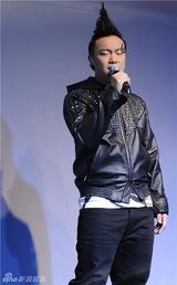 组图：陈奕迅陈冠希献唱潮流派对 李灿森打碟助阵