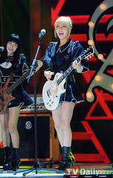 组图：《冠军秀》公开现场 偶像乐队AOA美貌出众