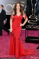 组图：马西娅-盖伊-哈登化身红色美人鱼亮相