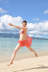 组图：徐立比基尼写真曝光 海滩大秀婀娜身姿