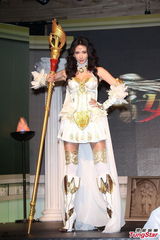 组图：林志玲cos光之女神 挥舞权杖性感曼妙