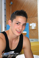 组图：德国体操帅哥英俊脸庞迷倒女粉丝