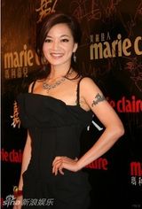 幻灯图：阿雅请辞我猜亮相内地 秀身材展肌肤受赞