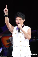 组图：曹格个唱力证与侧田兄弟情 刘德华低调助阵