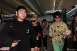 组图：韩团2NE1队长CL抵港 全程耍酷排场足