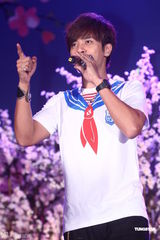 高清组图：罗志祥生日写小诗 邀歌迷制服party庆生