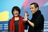 组图：《推拿》柏林获奖 娄烨带盲女主演领奖
