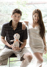 组图：孙敬媛深V秀S身形 与男排队长拍奥运写真