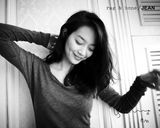 组图：韩星申敏儿最新服装写真 美腿甜笑令人着迷