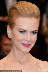 组图：妮可基德曼戛纳红毯碎花裙复古别致