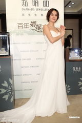 组图：张榕容幸福代言 小露事业线