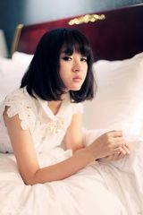 组图：阿悄最新写真展现文艺与性感两面性