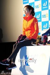 组图：花滑运动员金妍儿出席代言活动吐舌卖萌