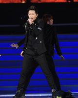 组图：群星献唱中歌榜 韩庚潘玮柏劲歌热舞