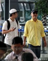 幻灯图：陈佩斯一家三口出游 贤内助王燕玲首度曝光