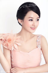 组图：赵丽颖婚纱写真变身精灵轻熟女