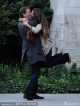 组图：阿尔芭片场飞扑布鲁斯南 打舌战饥渴如狼