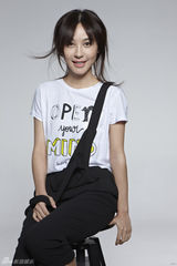 组图：李菲儿俏皮夏日写真 清新灵动气质出众