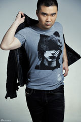 组图：崔钟质感型男写真酷劲十足