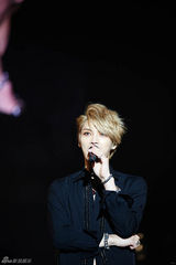 高清图：JYJ金在中放歌横滨 金发妖娆露点狂野