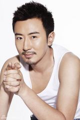 组图：高梓淇拍摄全新写真 性格胡须造型曝光