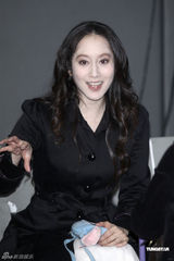 组图：许慧欣梁文音携手做公益 为失亲儿献爱心 