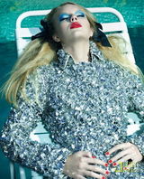 高清组图：泰勒-斯威夫特新写真变寂寞芭比娃娃