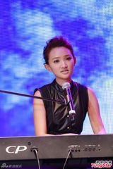 组图：张敬轩疑患流感隔离 巫启贤拒再收徒