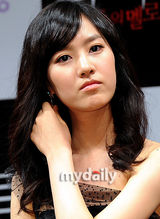 组图：韩国恐怖片《白色》记者会 咸恩静等主演