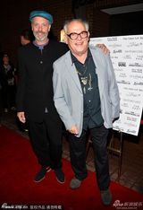 组图：菲丽希缇亮相晚宴 丹尼尔型男范十足