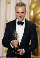 组图：奥斯卡后台海瑟薇圆梦落泪 李安拜年