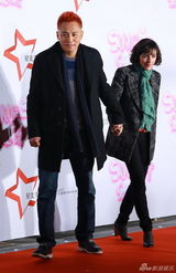 组图：众星齐聚千易周年庆 刘烨吻爱妻宁静爆乳